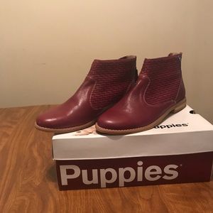 Flat burgundy boots